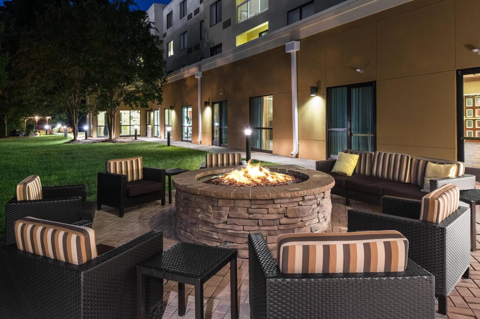 Courtyard By Marriott Charlotte Gastonia Hotel Exterior photo